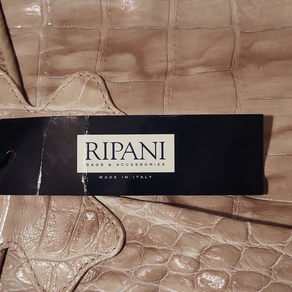 Rapani purse with flower on front new with tags - Picture 7 of 8